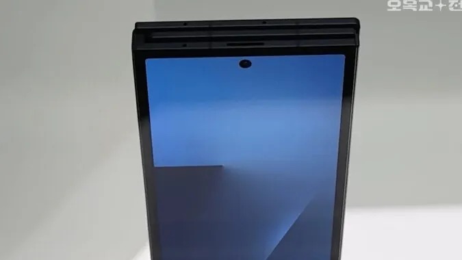 galaxy-z-trifold-man-hinh