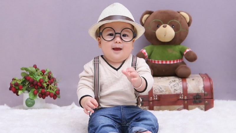 Hình nền em bé trai dễ thương luôn tạo nên cảm giác yêu mến ngay từ cái nhìn đầu tiên