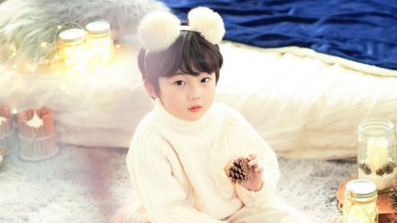 Hình nền em bé trai phong cách Hàn Quốc luôn thu hút bởi vẻ ngoài tinh tế và dễ thương