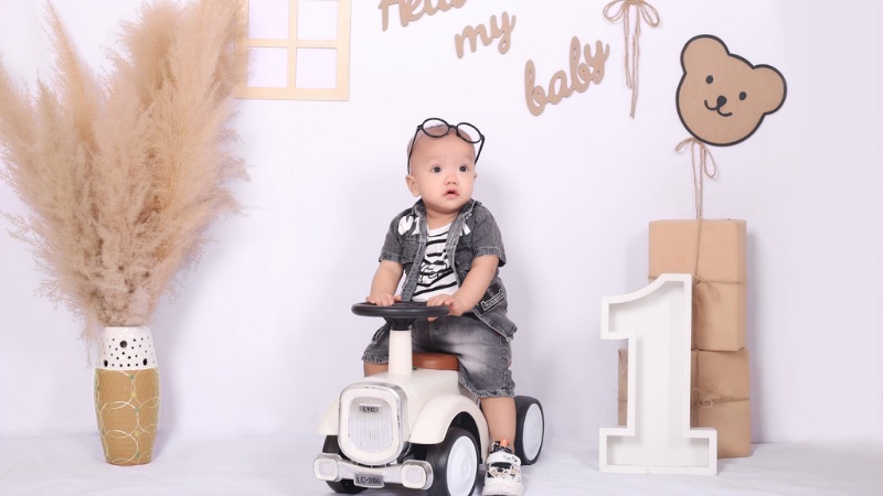 Hình nền em bé trai phong cách Hàn Quốc luôn thu hút bởi vẻ ngoài tinh tế và dễ thương