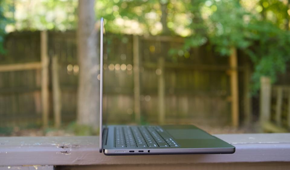 macbook-pro-m5-vs-air-m4