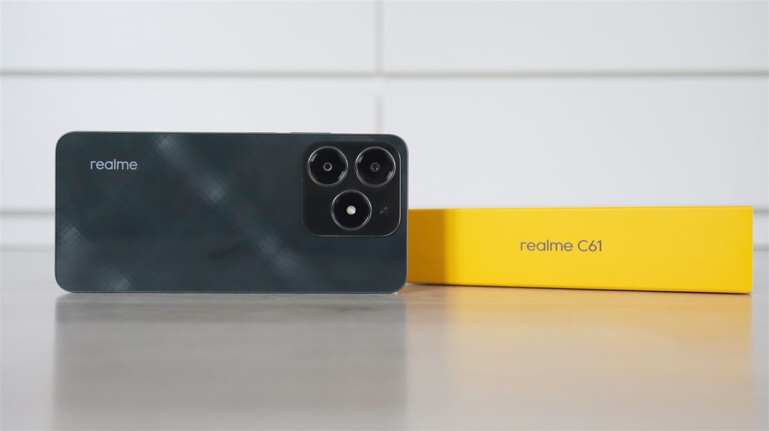 Pin và sạc: Cùng 5.000mAh, Samsung sạc nhanh hơn