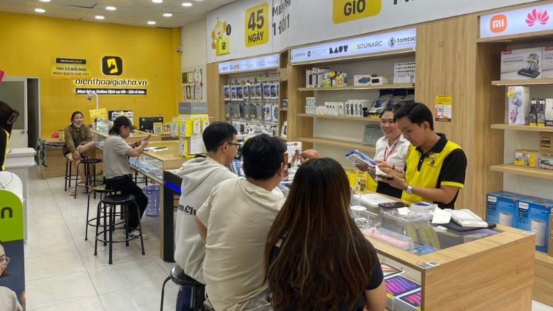 Mua Xiaomi 17 vs iPhone 17