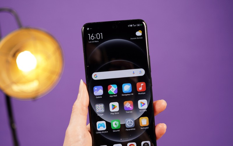 Xiaomi 15 Ultra nổi bật với màn hình độ phân giải cao