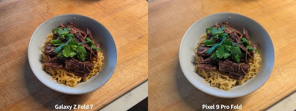 galaxy-z-fold7-vs-iphone-17-pro-max