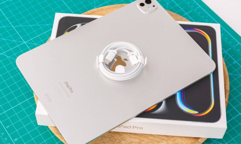 iPad Pro M4 vs Samsung Tab S10 Ultra về pin và sạc 