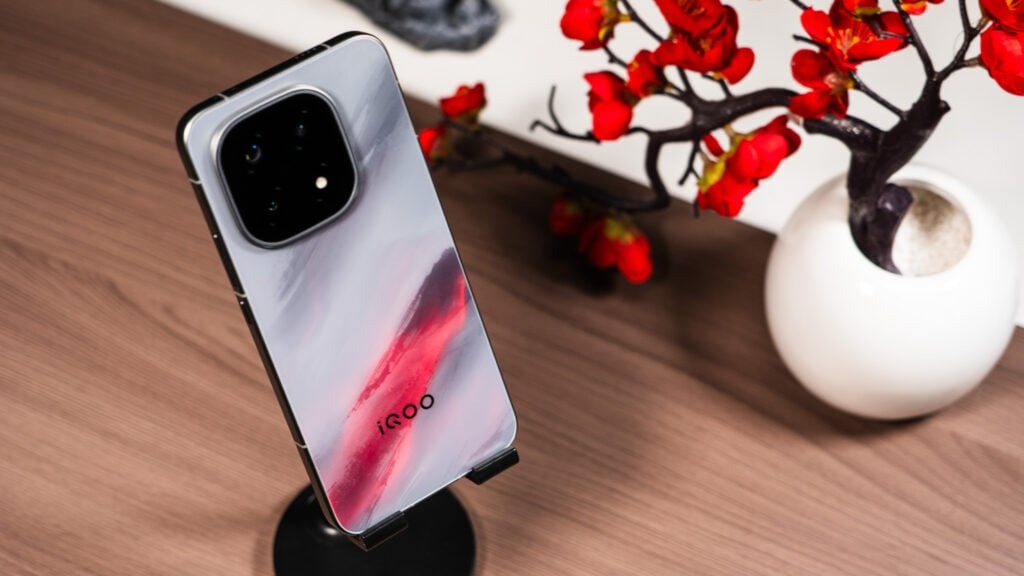 iqoo-15-ultra-tri-hoan-ra-mat