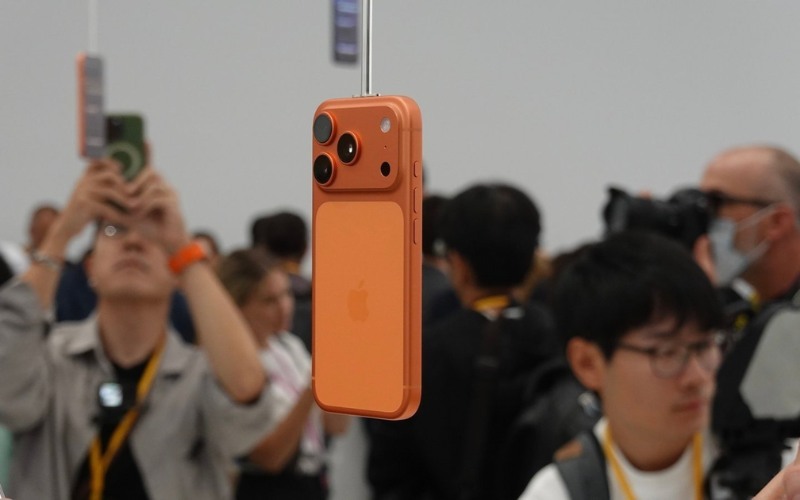 Thiết kế cao cấp với khung titan thế hệ mới