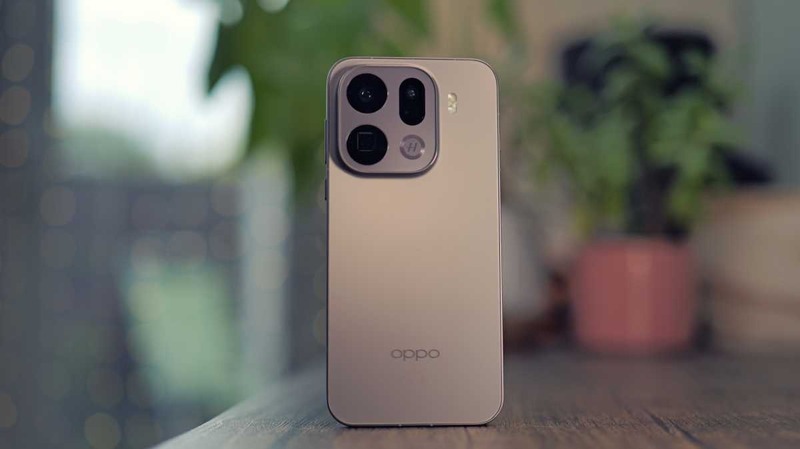 oppo-find-x9-pro-vs-iphone-15-pro-max