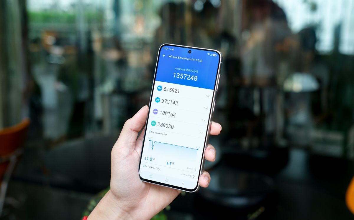 Hiệu năng ổn định, cận flagship cao cấp