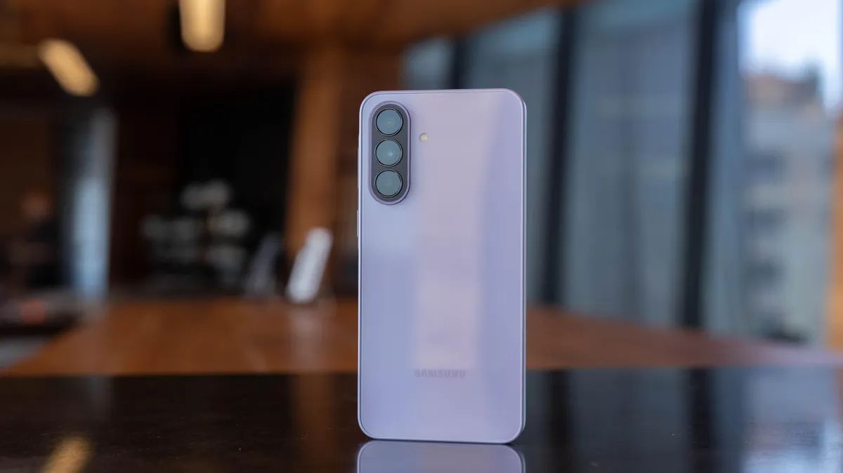 galaxy-a37-vs-galaxy-a36