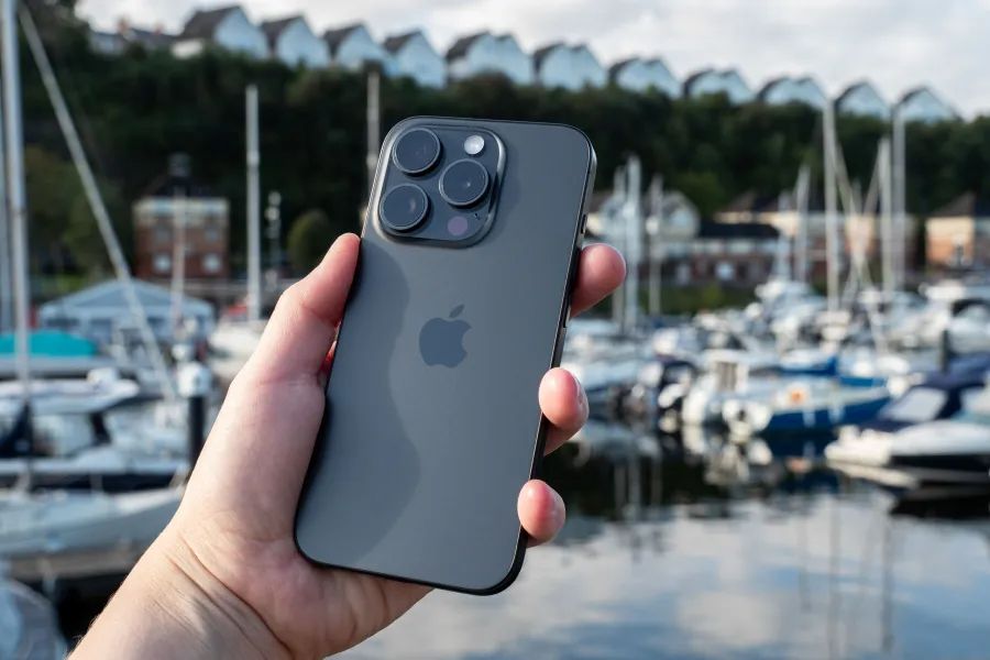 galaxy-s26-plus-vs-iphone-15-pro