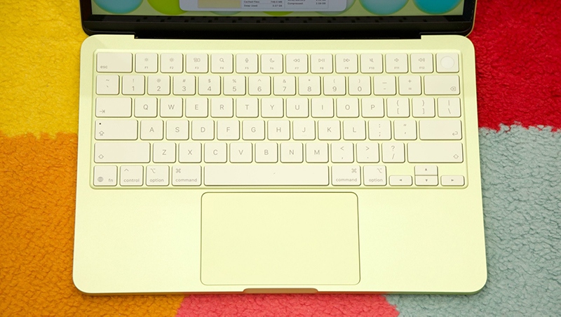 tren-tay-macbook-neo