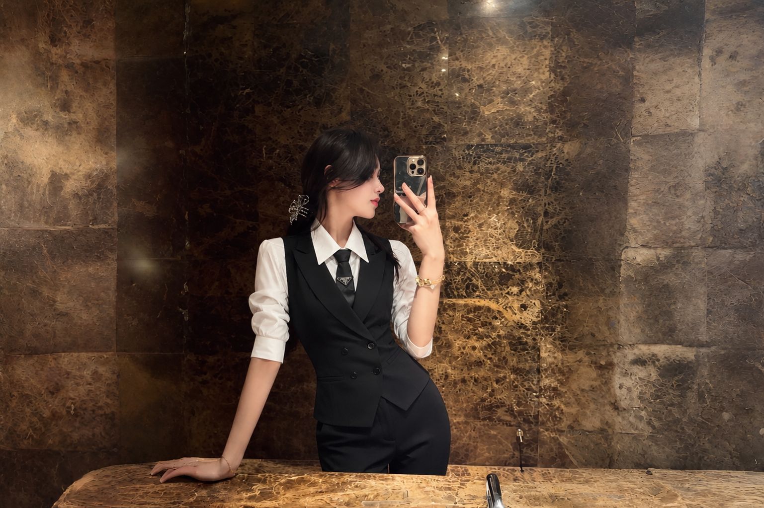 cach-lam-trend-mac-vest